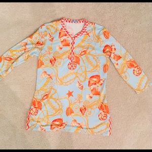 Women’s top classic tunic style